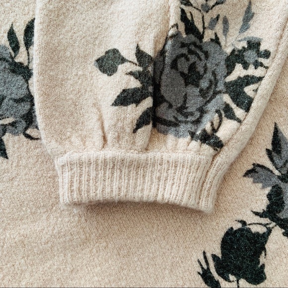 Chelsea & Theodore NWT Floral Print Sweater - Picture 5 of 5